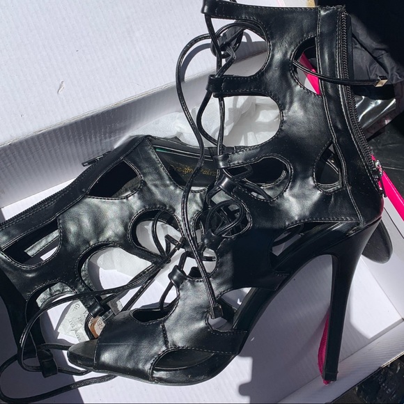 Heels - Picture 8 of 8